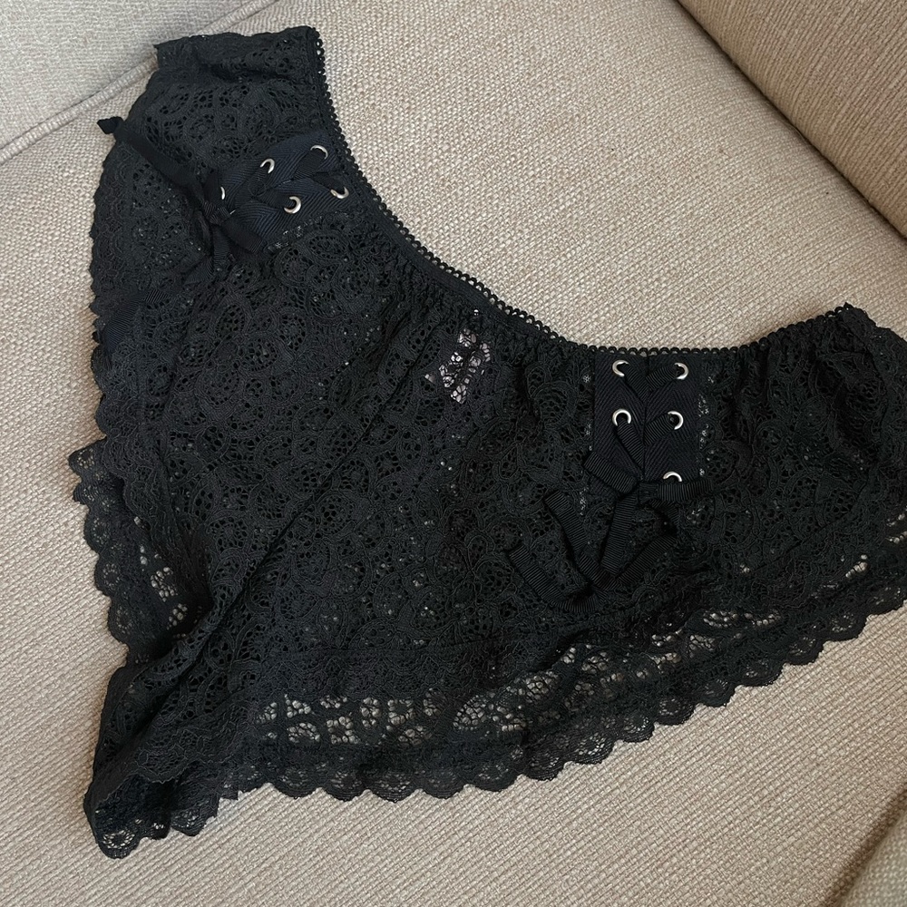 Victoria’s Secret Lace sheer tie boy shorts bottoms size small